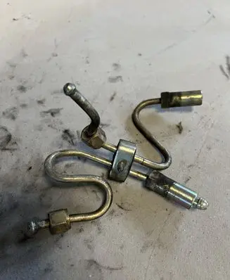 Fuel injector supply line/pipe