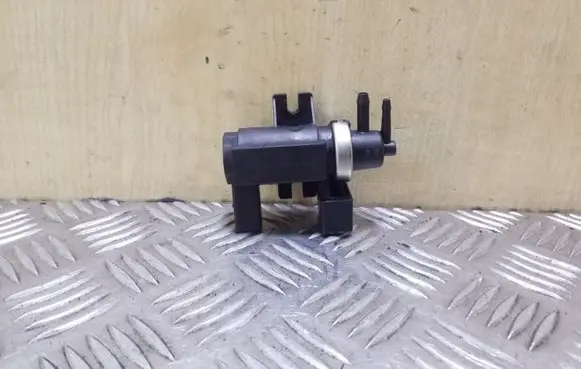 Vacuum valve