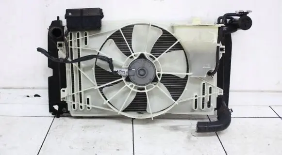 Toyota Corolla Verso AR10 Radiator set 