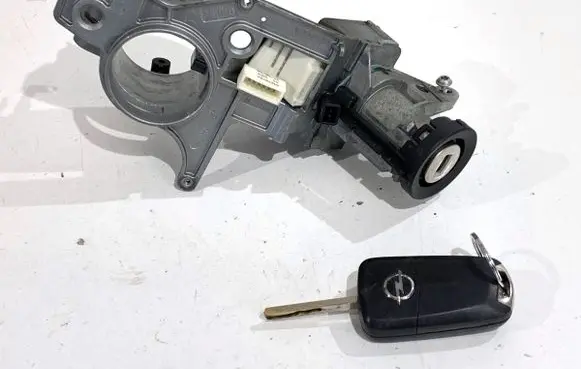 Opel Zafira B Ignition lock 2421430