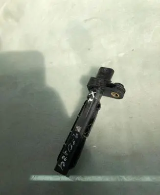 BMW X2 U10 Crankshaft position sensor 7806782