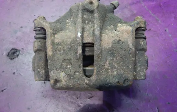 Ford Mondeo Mk III Front brake caliper