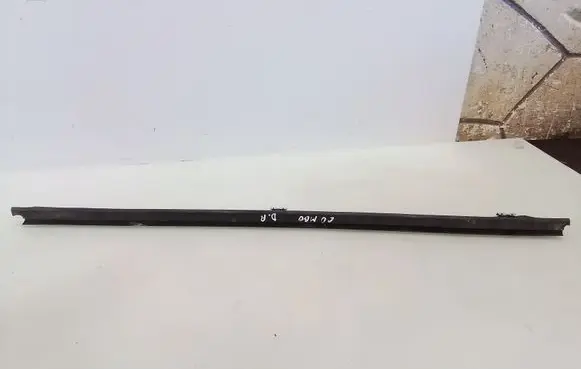 Front door glass trim molding