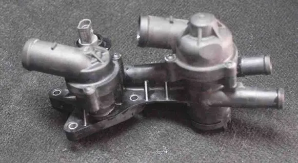 Volkswagen PASSAT B7 Thermostat 