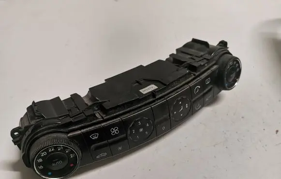Mercedes-Benz E W211 Climate control unit 2118300385