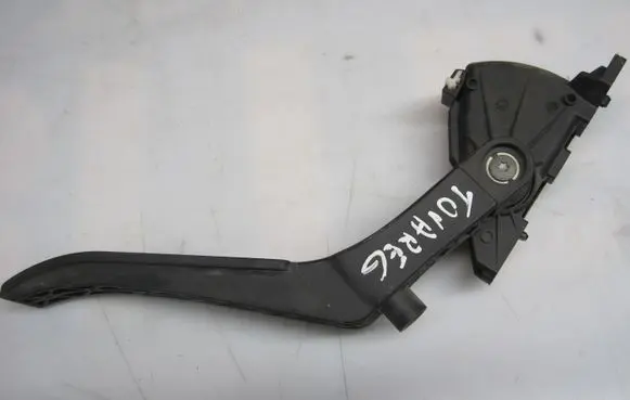 Volkswagen Touareg I Accelerator throttle pedal 7L6721507