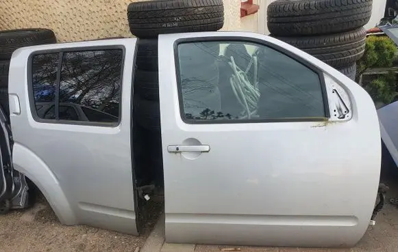 Nissan Navara Front door H0100JG4MM