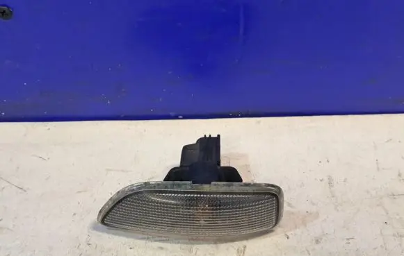 Volvo XC90 Front fender indicator light 30722642