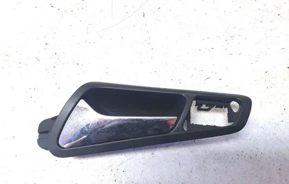 Volkswagen PASSAT B6 Front door interior handle 3C1837113D