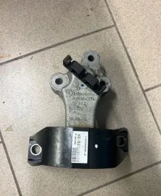 Renault Clio IV Engine mount vacuum valve 113752043r