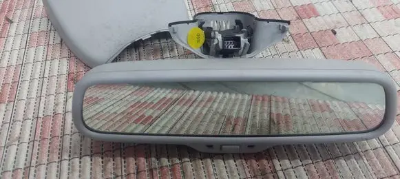 Rear view mirror (interior)