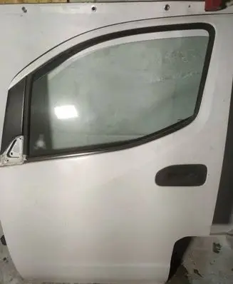 Nissan NV200 Front door baltos