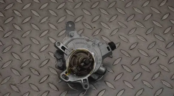 Ford Kuga II Vacuum pump DS7G2A451CA