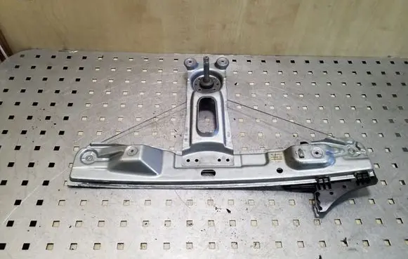 Rear door manual window regulator