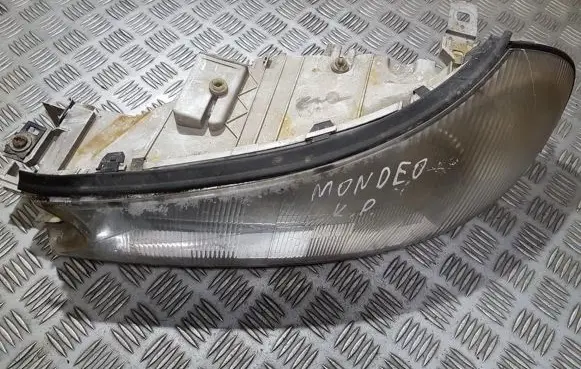 Ford Mondeo MK II Headlight/headlamp 1305235322