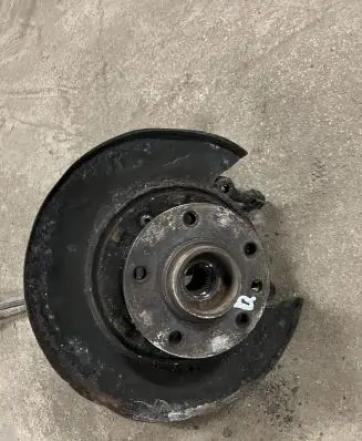 Volkswagen Touareg I Rear wheel hub spindle/knuckle 