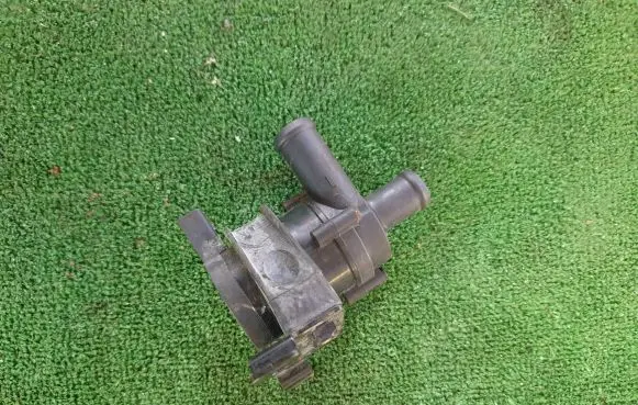 Audi A3 S3 A3 Sportback 8P Electric auxiliary coolant/water pump 30950000