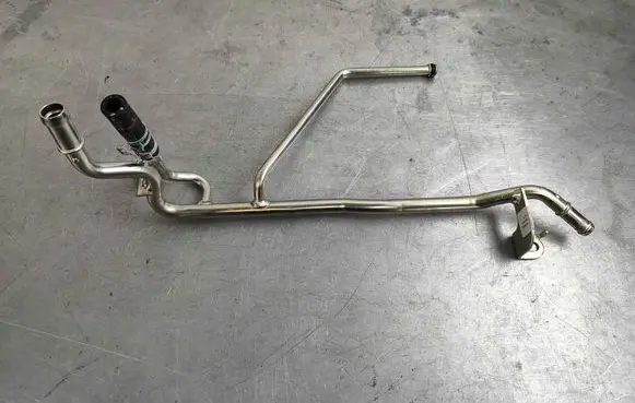 Engine coolant pipe/hose