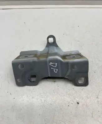 Fender mounting bracket