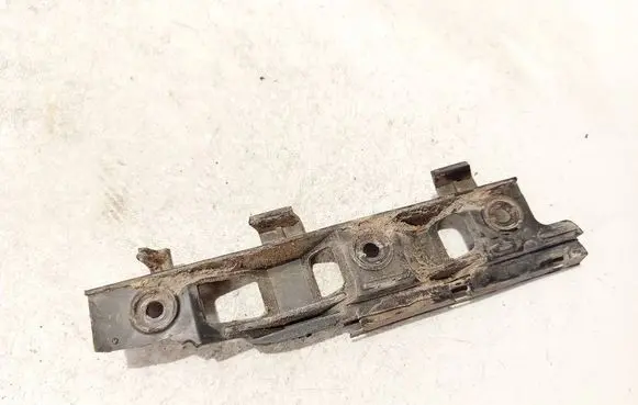 Front bumper mounting bracket