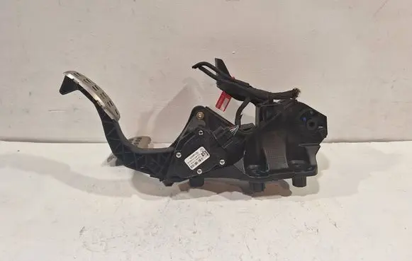 Renault Captur II Accelerator throttle pedal 180108467R