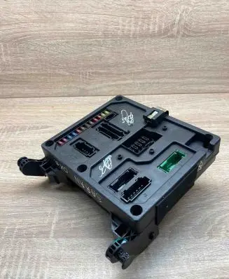 Ford Galaxy Fuse module 7M3962258L S110730220F