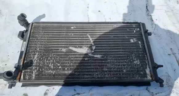 Volkswagen Golf V Coolant radiator 1K0121251P