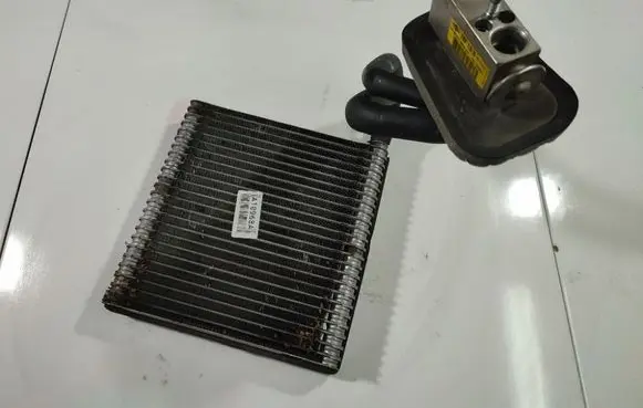 A/C cooling radiator (condenser)
