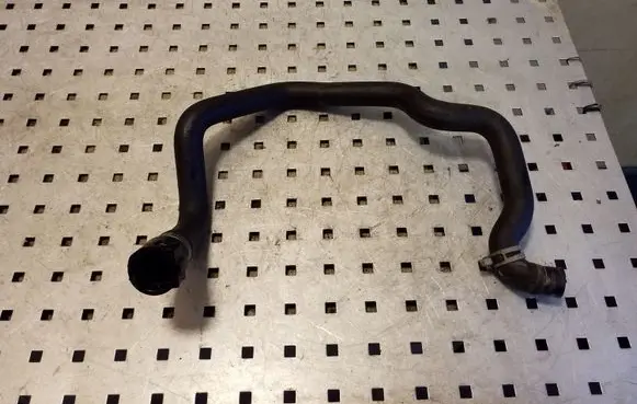 Engine coolant pipe/hose