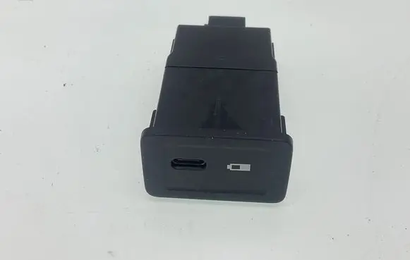Mercedes-Benz Sprinter W907 W910 USB socket connector A2478200401 0377272 AW1744
