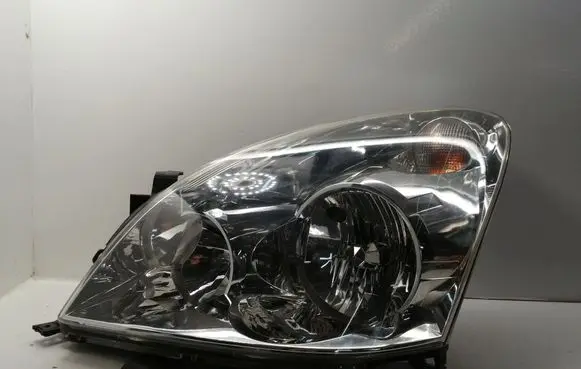 Toyota Corolla Verso AR10 Headlight/headlamp 811700F010