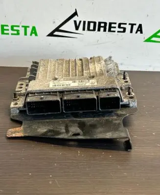 Renault Scenic III - Grand scenic III Engine control unit/module 237104832R 237104833R