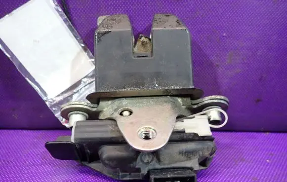Skoda Fabia Mk2 (5J) Tailgate/trunk/boot lock/catch/latch 5J0827501B