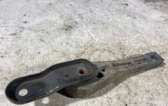 Skoda Octavia Mk2 (1Z) Engine mount bracket 1n0199855l