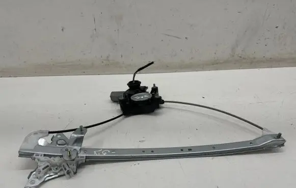 Rear window lifting mechanism without motor