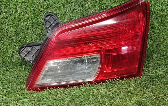 Subaru Outback Tailgate rear/tail lights 13220072