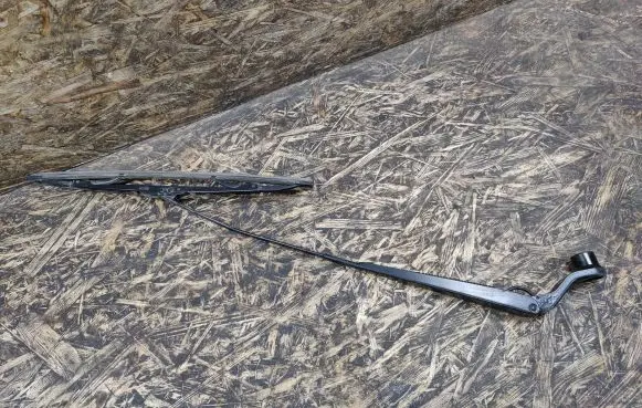 Dodge Caliber Front wiper blade arm