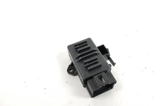 Porsche Cayenne (9Y0 9Y3) Seat heating relay 3F0959772 081122 SW0010