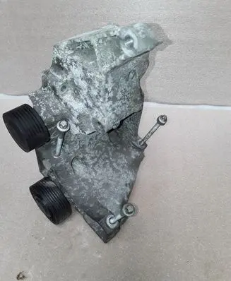 BMW 1 E81 E87 A/C compressor mount bracket 13992010 7802639