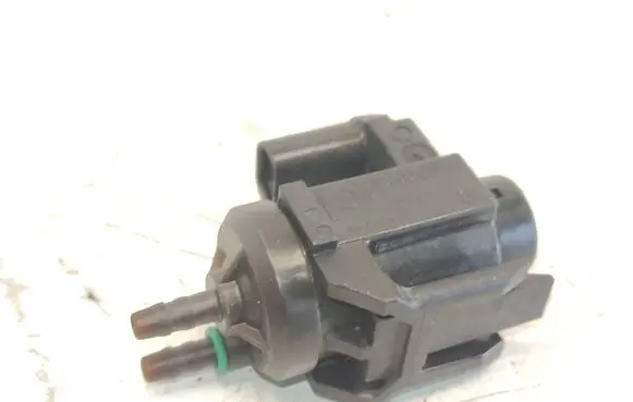 BMW 1 F20 F21 Vacuum valve 70478502 15T258 8570591