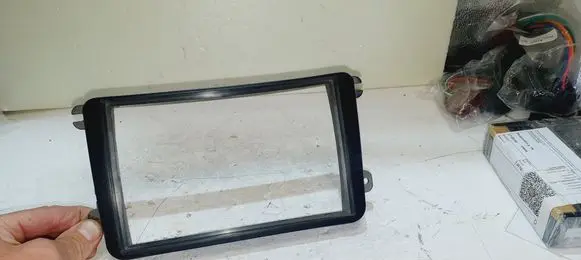 Radio/GPS head unit trim