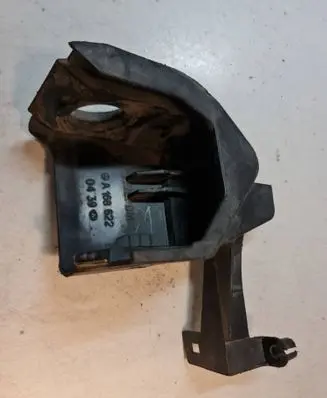 Mercedes-Benz A W168 Front bumper mounting bracket A1686220439