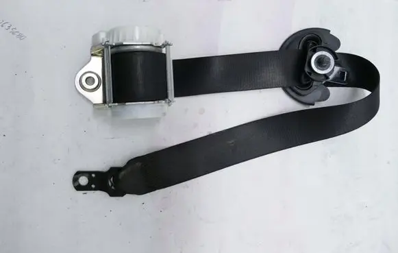 BMW X3 E83 Front seatbelt