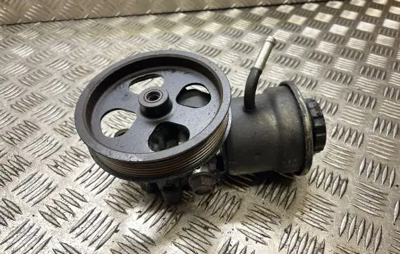 Toyota Avensis T250 Power steering pump 12180