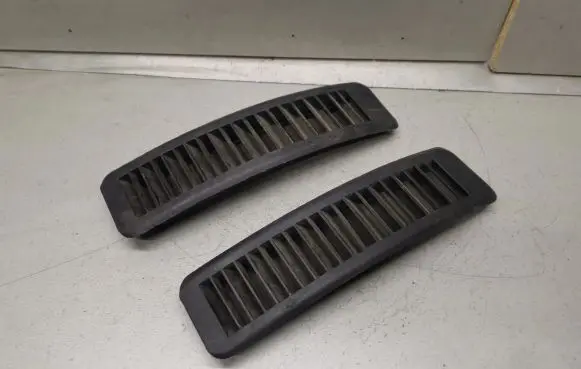 Chrysler PT Cruiser Quarter panel pressure vent OSJ58TRMAA 0SJ58TRMAA