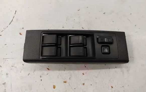 Toyota Corolla Verso AR10 Electric window control switch 848200F030 54355667D
