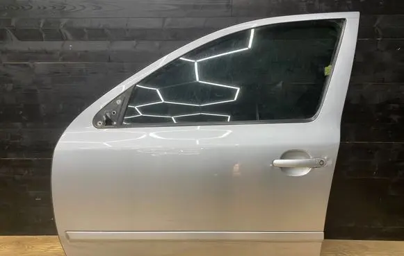 Skoda Octavia Mk2 (1Z) Front door 
