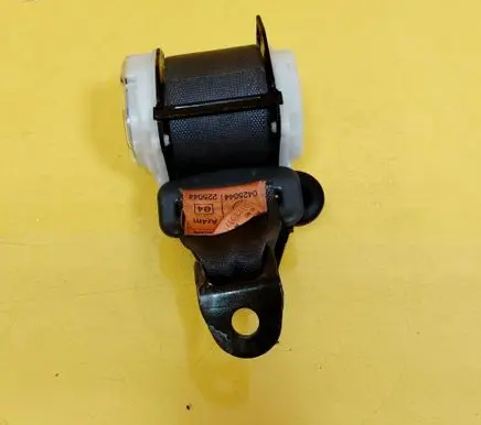 Mitsubishi Lancer Rear seatbelt 0428037