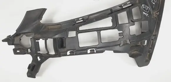 Mercedes-Benz C W204 Front bumper mounting bracket A2058850565