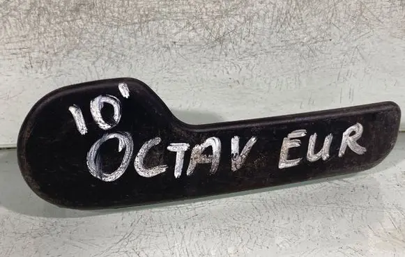 Skoda Octavia Mk2 (1Z) Engine bonnet (hood) release handle